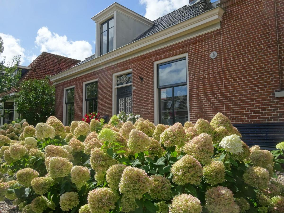 D' Ald Skoalle - Sfeervol Appartement In Oude School. Wijtgaard Exterior foto